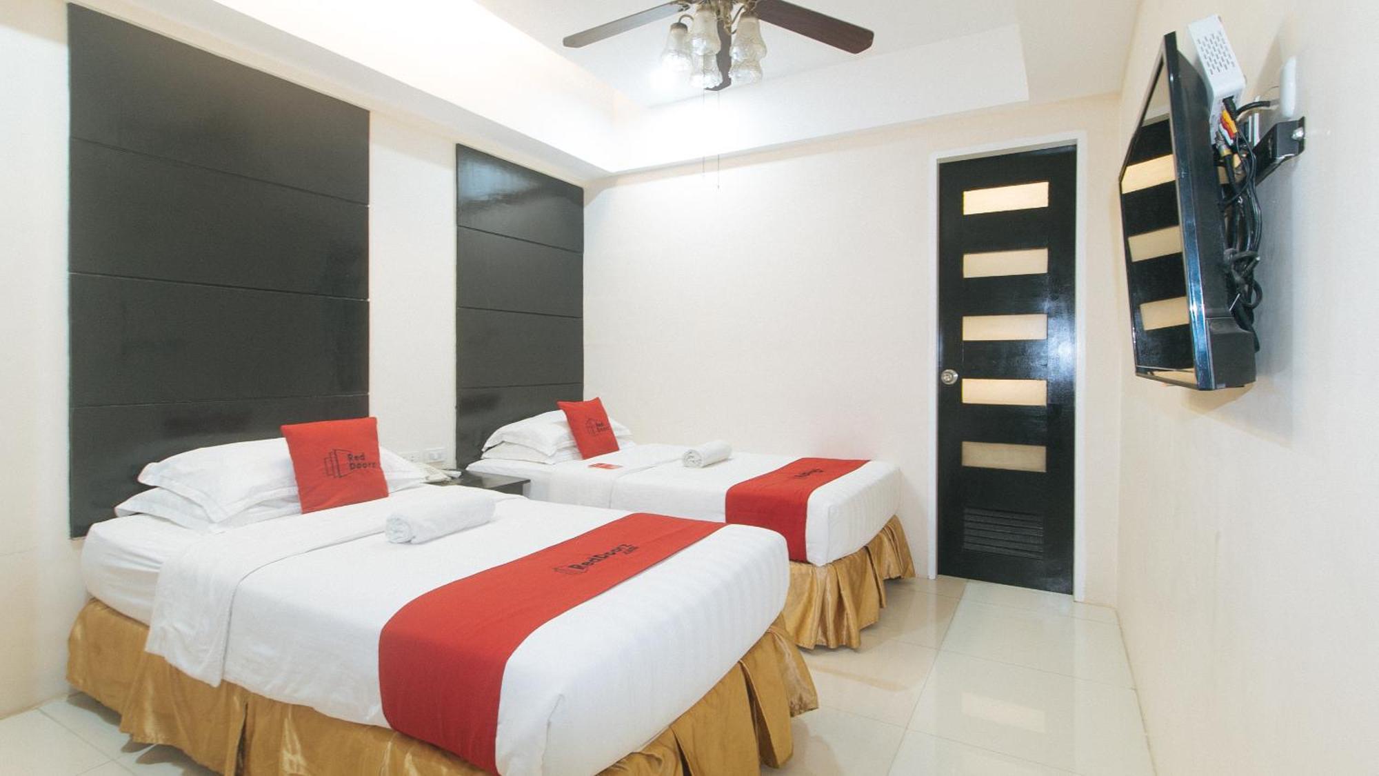 Reddoorz At Grand Apartelle Hernan Cortes Cebu Exterior photo